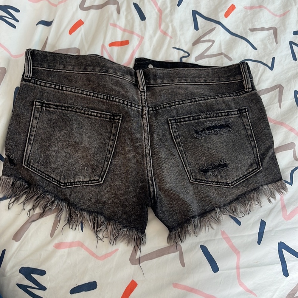We The Free High Rise Button Fly Distressed Shorts size 27 - Picture 4 of 4